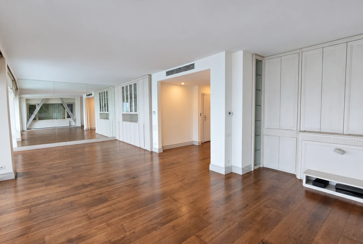 Yeniköy kiralık yalı dairesi salon görünümü